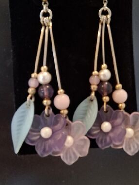 VINTAGE AVON SPRING SWING LUCITE DROP EARRINGS